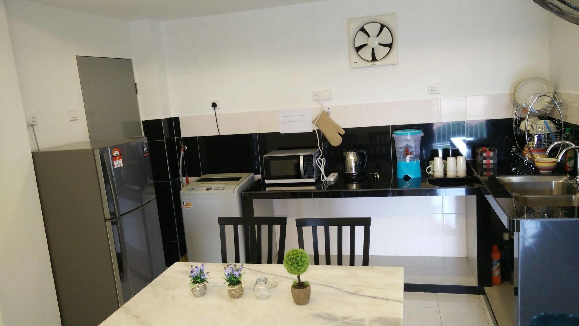 H&A Guest House Malacca Exteriör bild